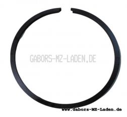 Piston rings Ø72,5x2,5 secured, recessed in center 